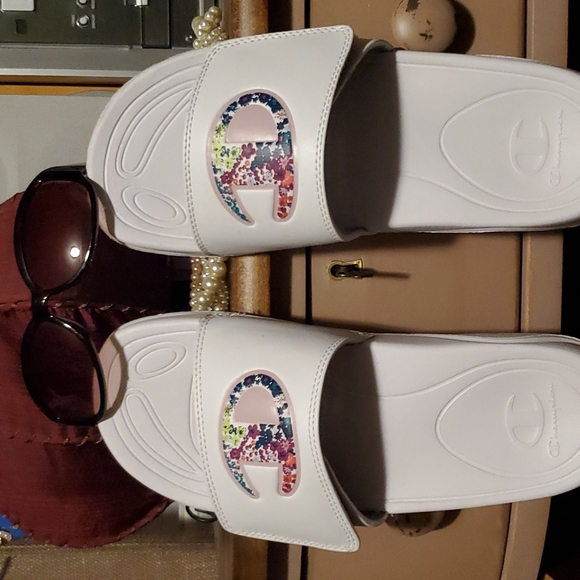 CHAMPION Sliders White 8W - Picture 1 of 6